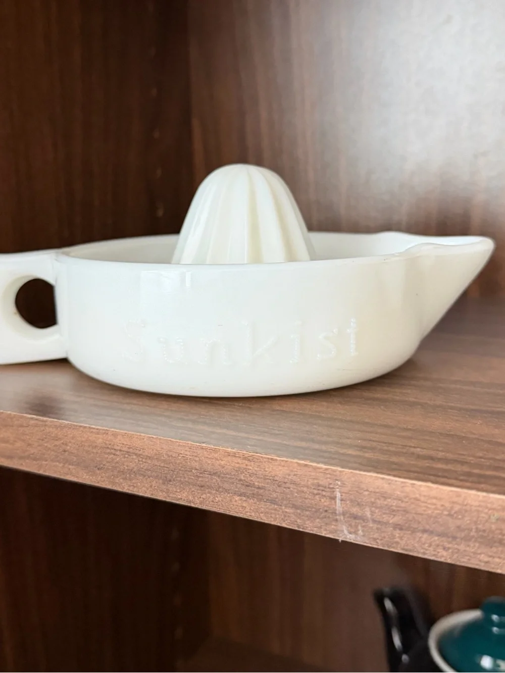 Sunkist milk glass citrus juicer with handle and spout